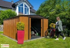 Abri De Jardin En Acier Galvanisé Imitation Bois Woodlake – 11,5 M² -MON AMENAGEMENT JARDIN Soldes cabanon jardin metal effet bois woodlake