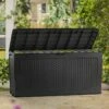 Coffre De Jardin Keter Gris En Résine Tressée – Samoa 270 L 2 Coffre De Jardin Keter Gris En Résine Tressée – Samoa 270 L -MON AMENAGEMENT JARDIN Soldes coffre jardin keter resine tressee marron samoa 270l 3