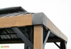 Pergola Autoportée En Aluminium Effet Bois 10 M² – Fontana -MON AMENAGEMENT JARDIN Soldes detail toiture pergola alu 10m2 fontana sojag